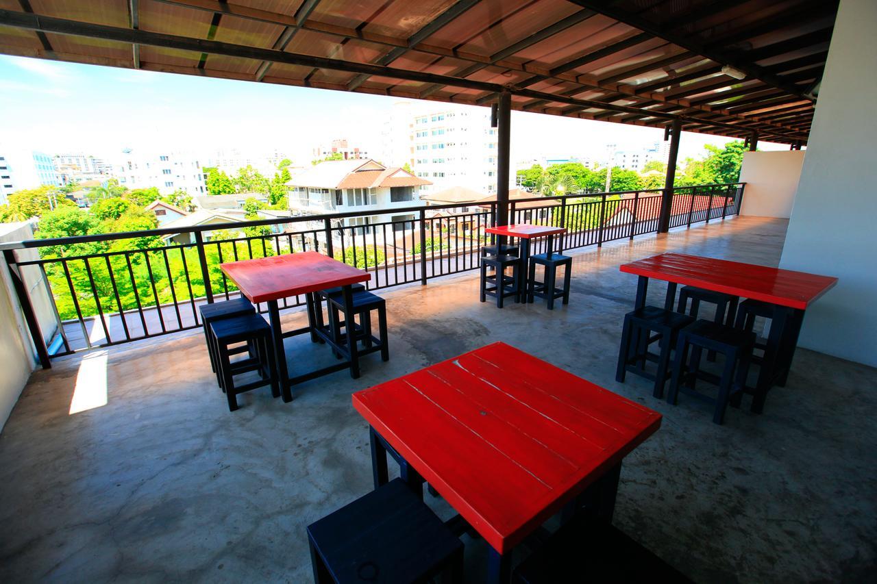 The Plubpla Serviced Apartment Bangkok Exterior photo